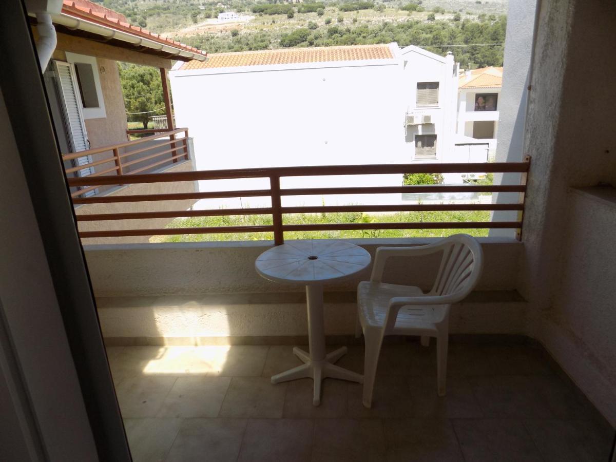 Afrodite Spacious Apartments! Agia Efimia Exterior foto