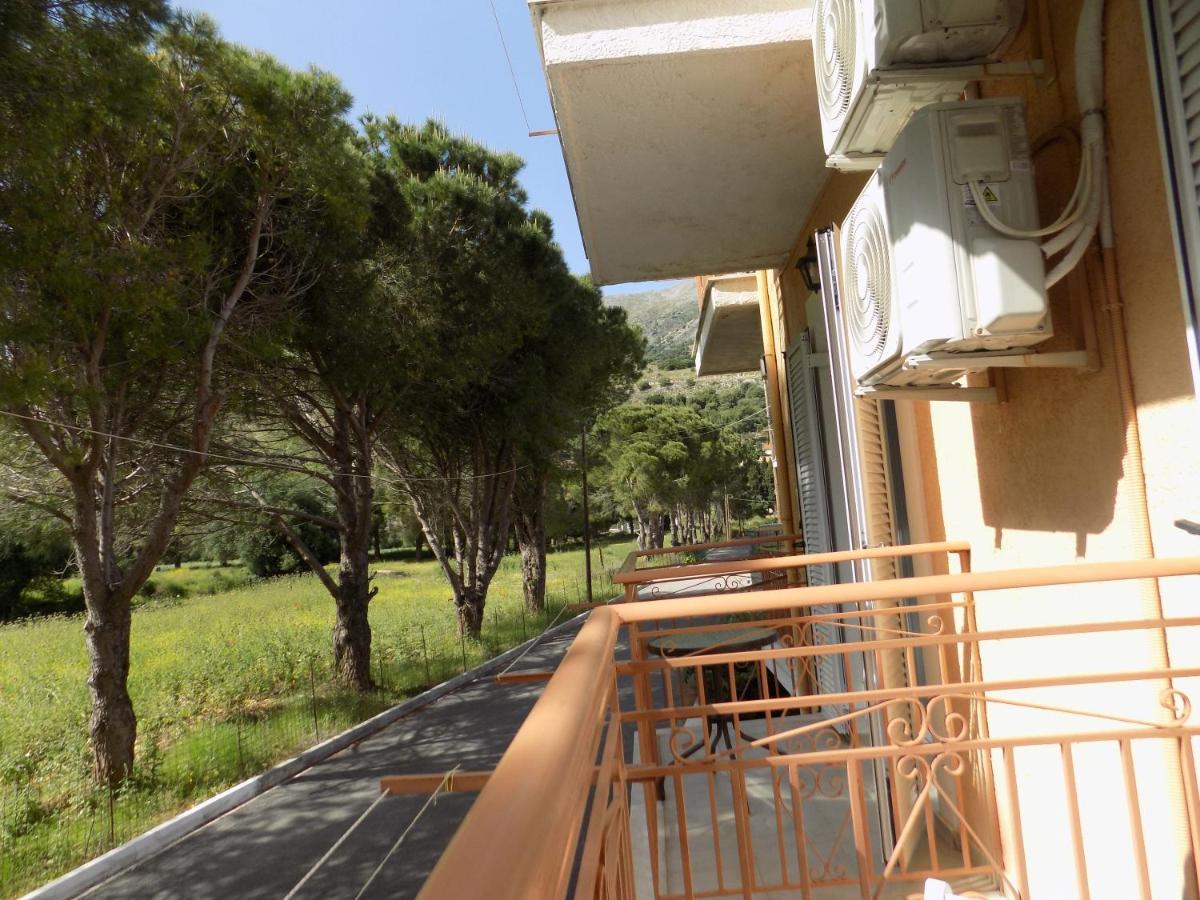 Afrodite Spacious Apartments! Agia Efimia Exterior foto